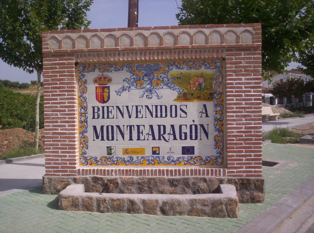 Hostal La Aldaba Hotel Montearagon Exterior photo